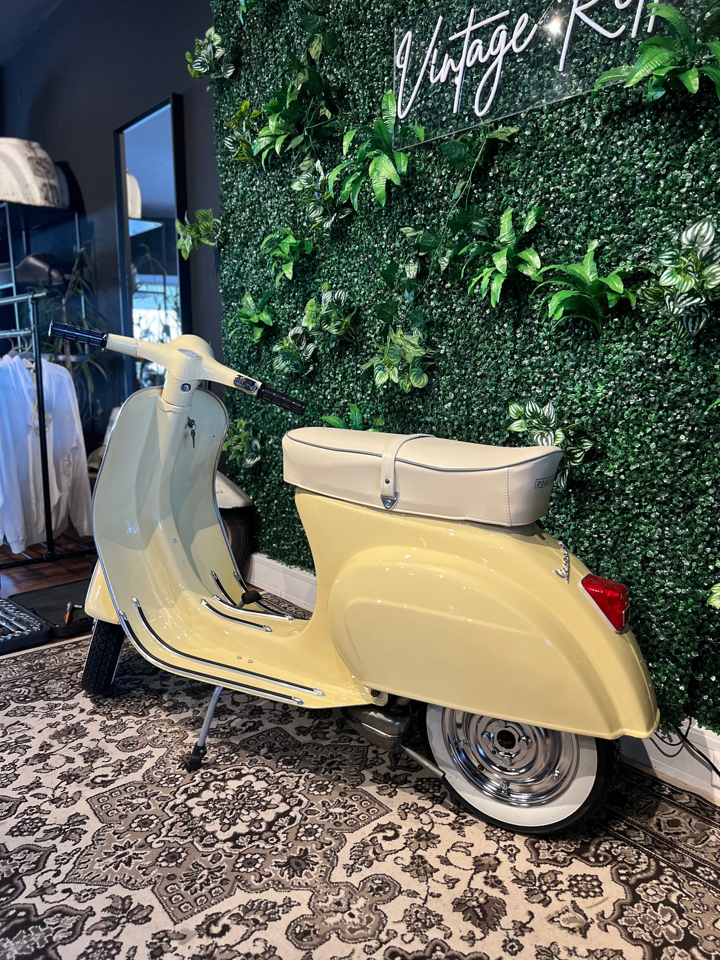 Vespa V50 Rundlicht | Vollrestauriert - Bj. 1967