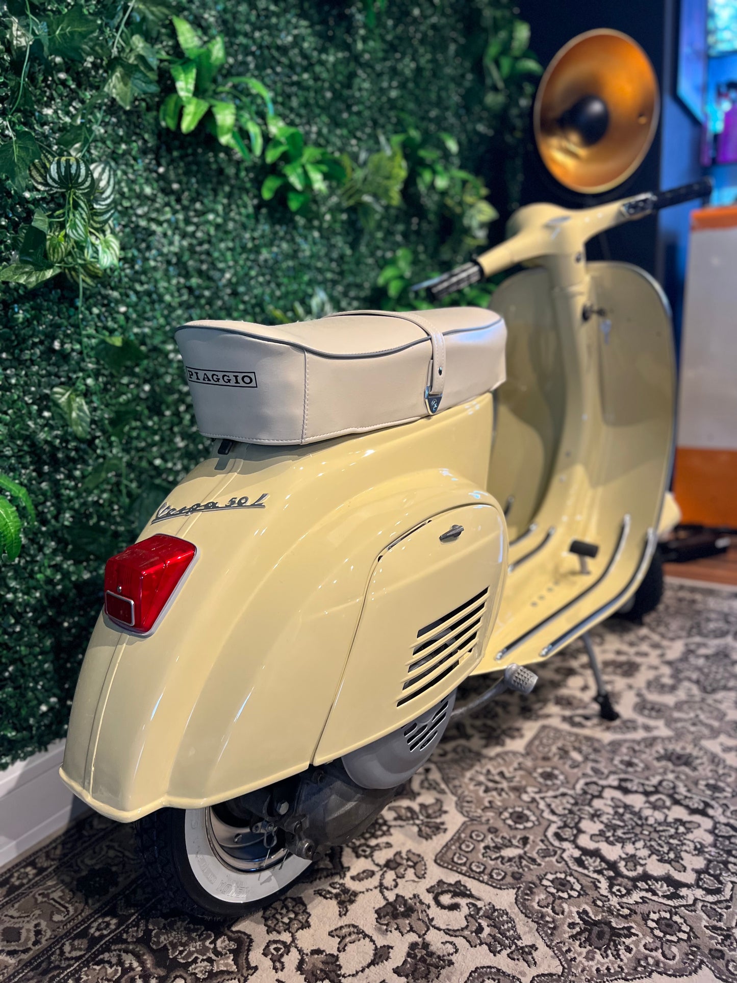 Vespa V50 Rundlicht | Vollrestauriert - Bj. 1967