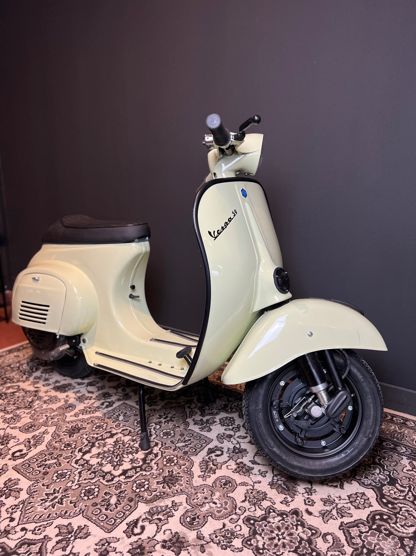 Vespa V50 Rundlicht | Vollrestauriert - Bj. 1970