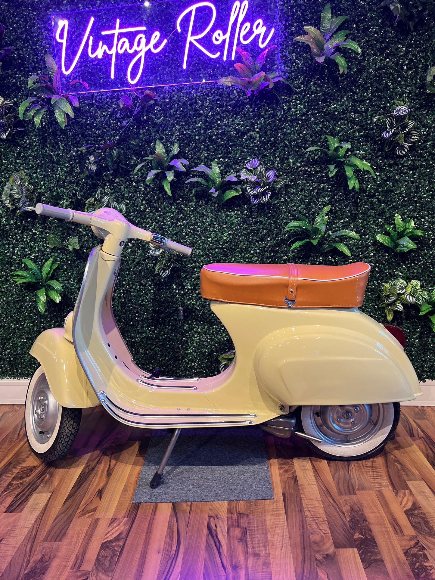 Vespa V50 Rundlicht | Vollrestauriert - Bj. 1968