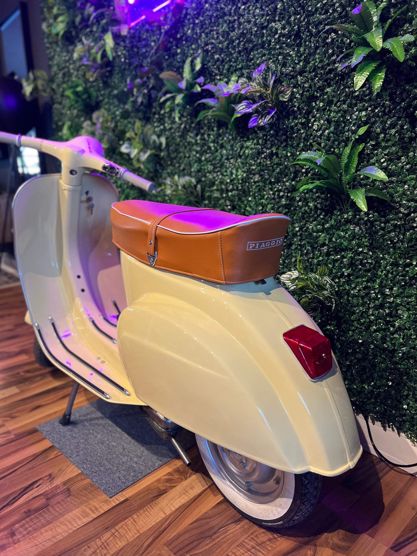 Vespa V50 Rundlicht | Vollrestauriert - Bj. 1968