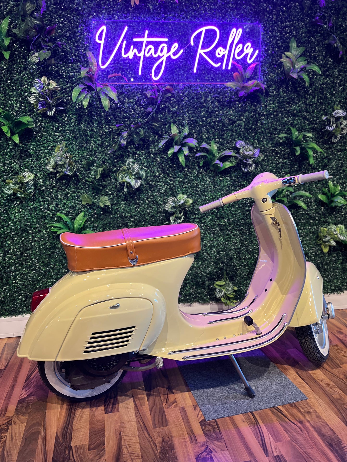 Vespa V50 Rundlicht | Vollrestauriert - Bj. 1968
