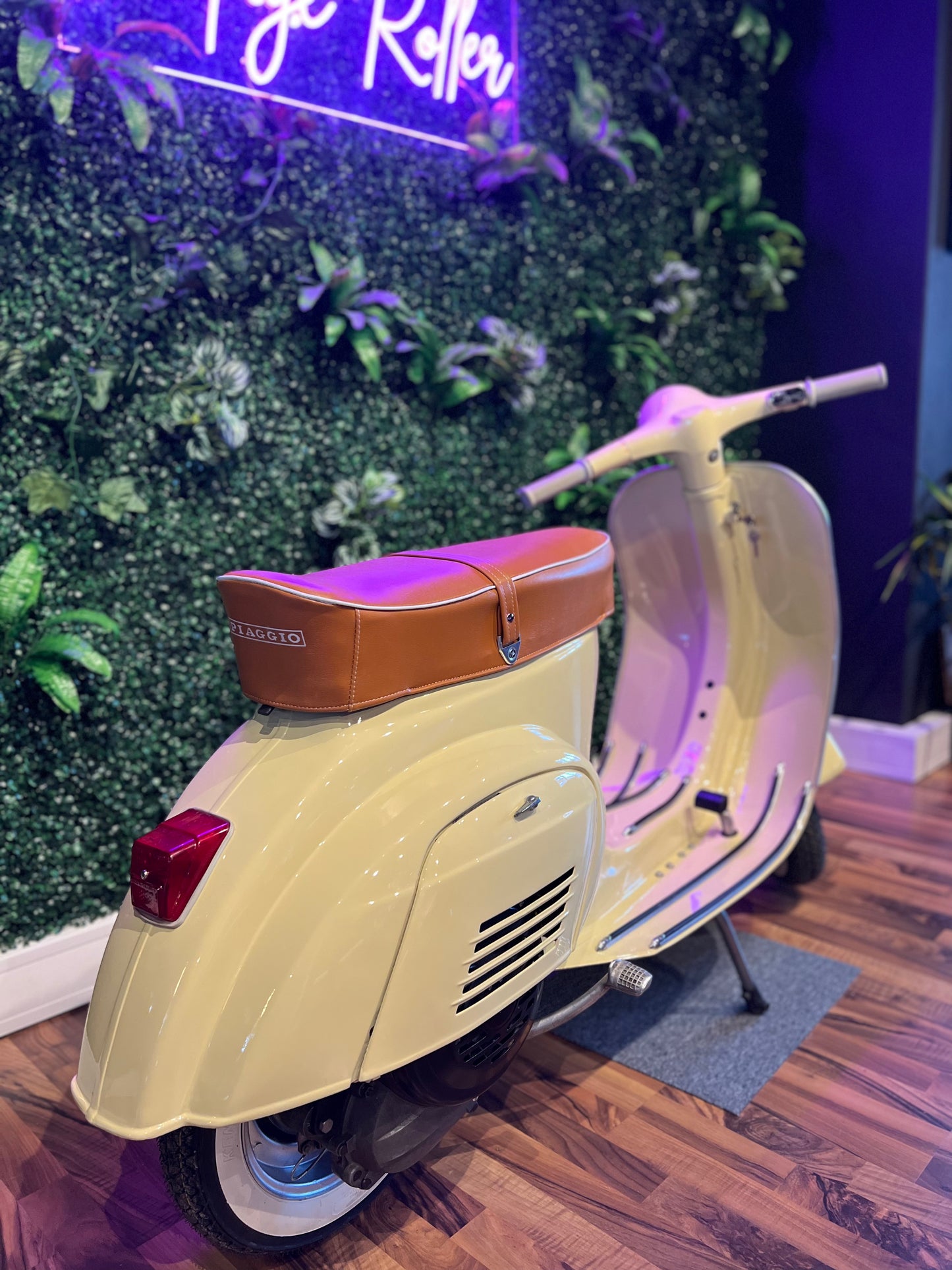 Vespa V50 Rundlicht | Vollrestauriert - Bj. 1968
