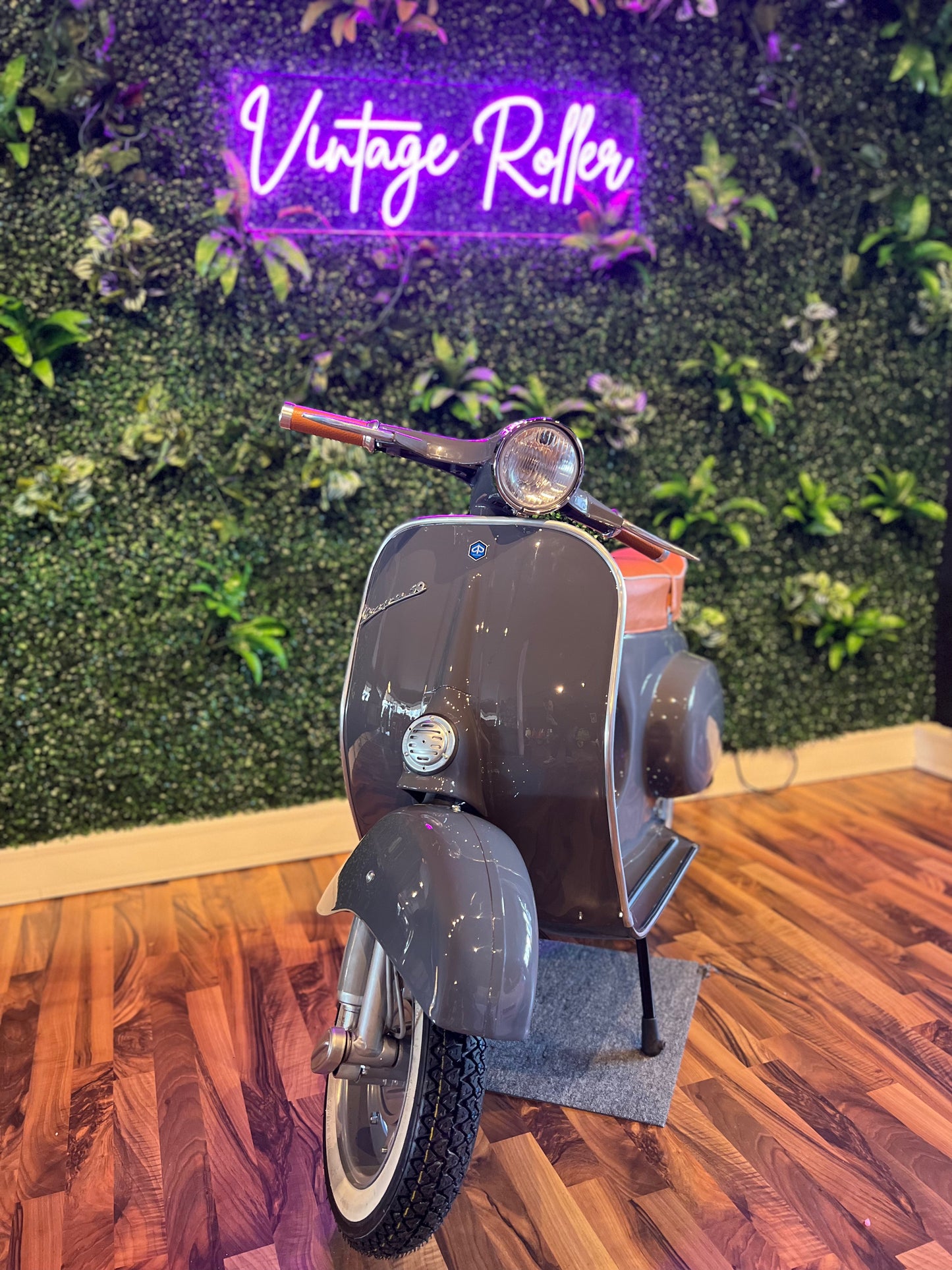 Vespa V50 Rundlicht | Vollrestauriert - Bj. 1981