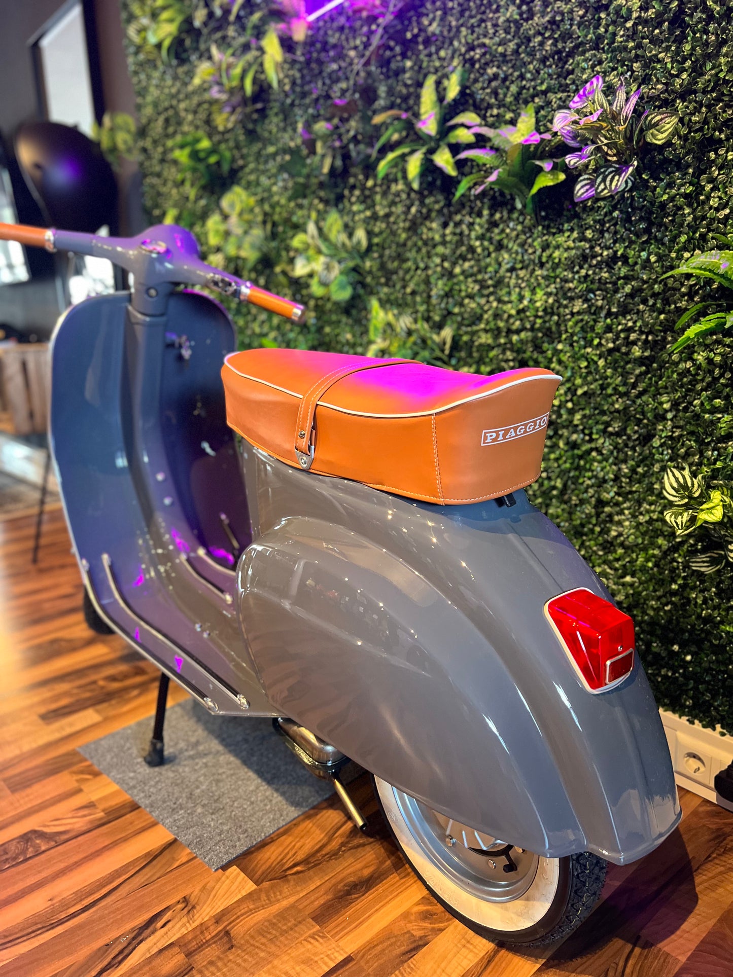 Vespa V50 Rundlicht | Vollrestauriert - Bj. 1981