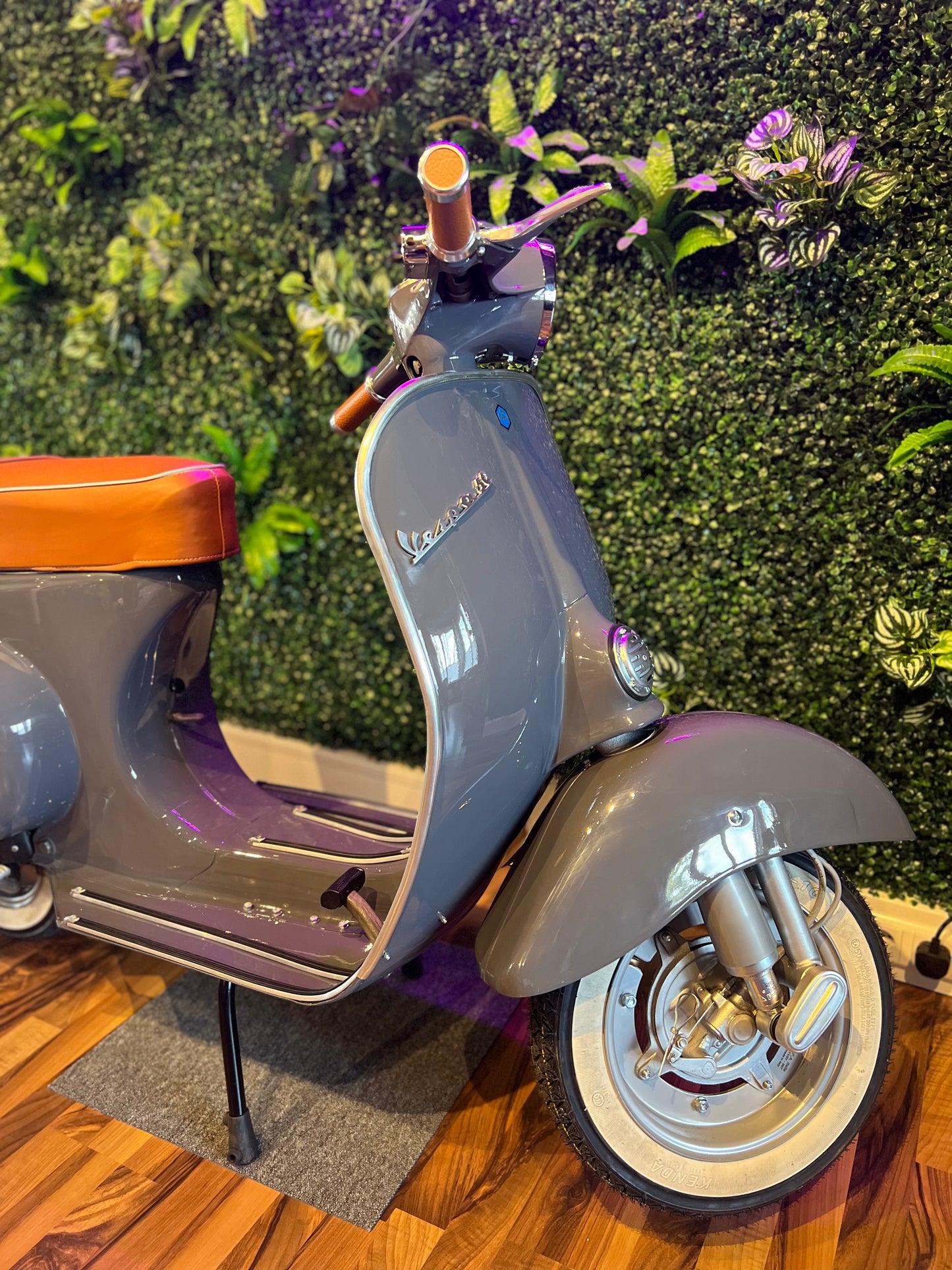 Vespa V50 Rundlicht | Vollrestauriert - Bj. 1981