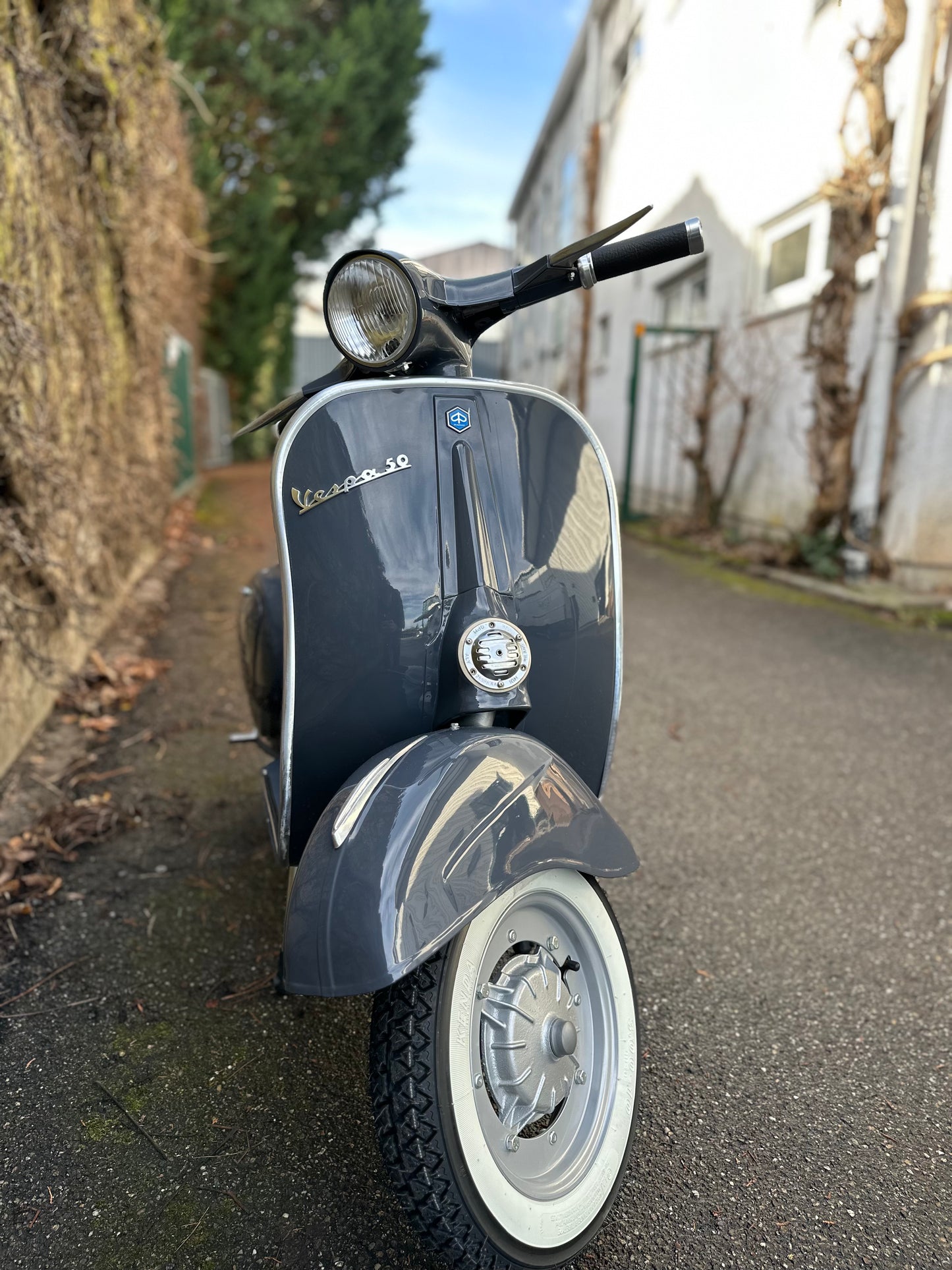 Vespa V50 Rundlicht | Vollrestauriert - Bj. 1972