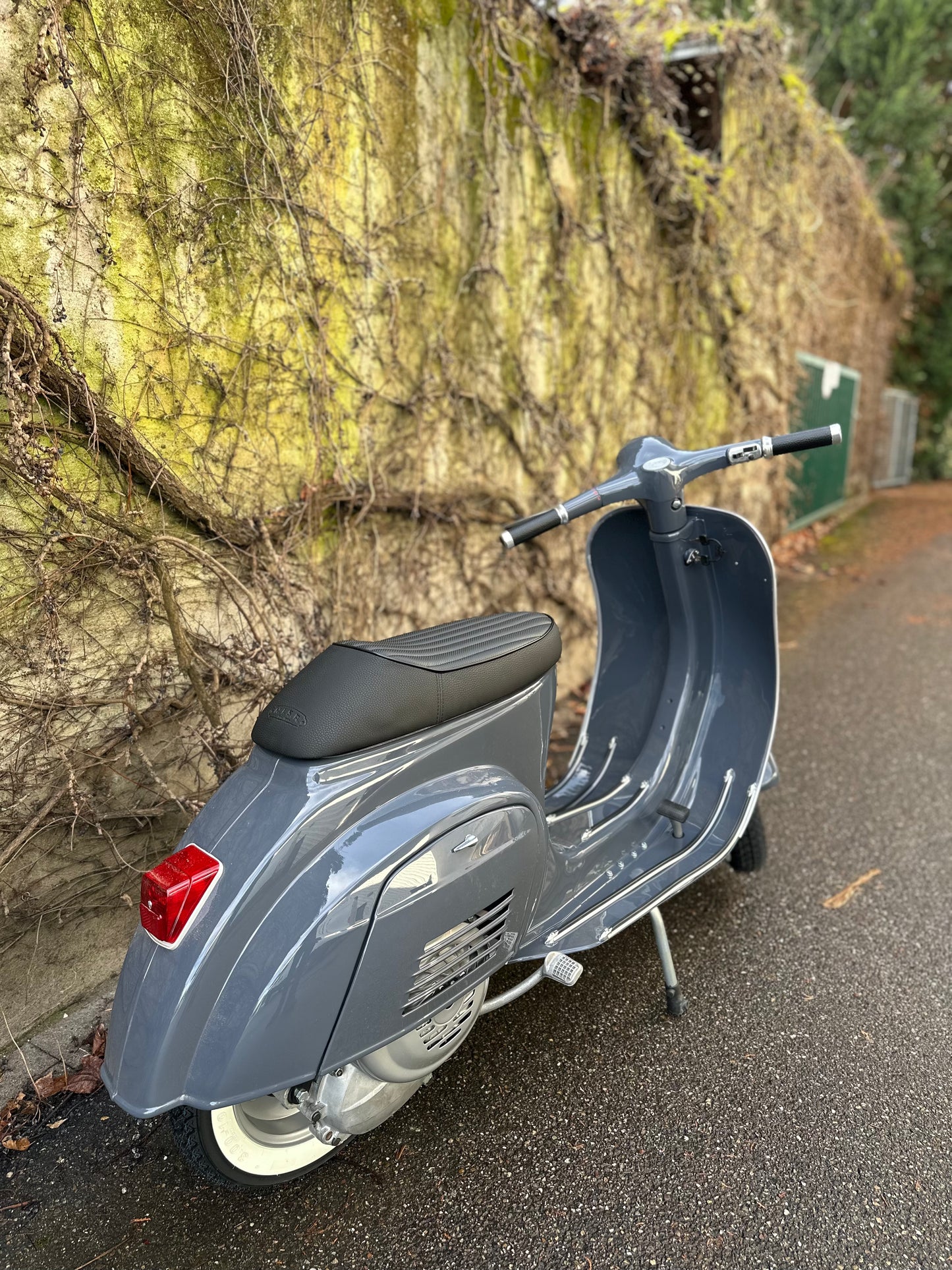 Vespa V50 Rundlicht | Vollrestauriert - Bj. 1972